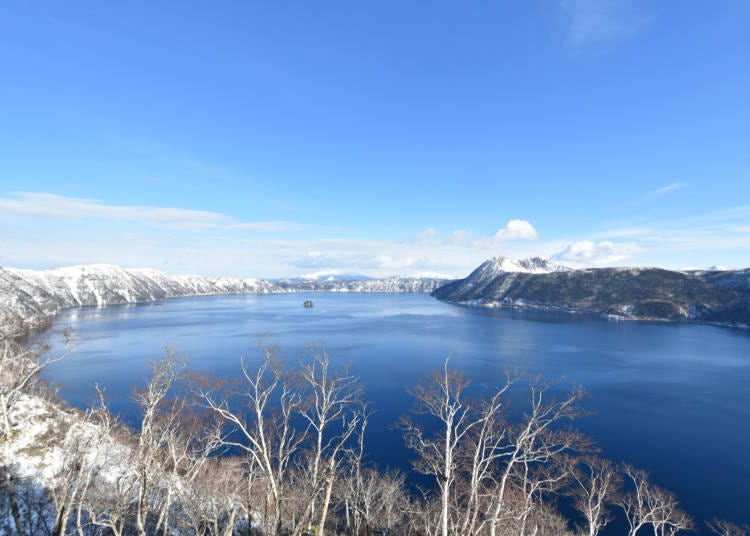 Lake Mashu in winter