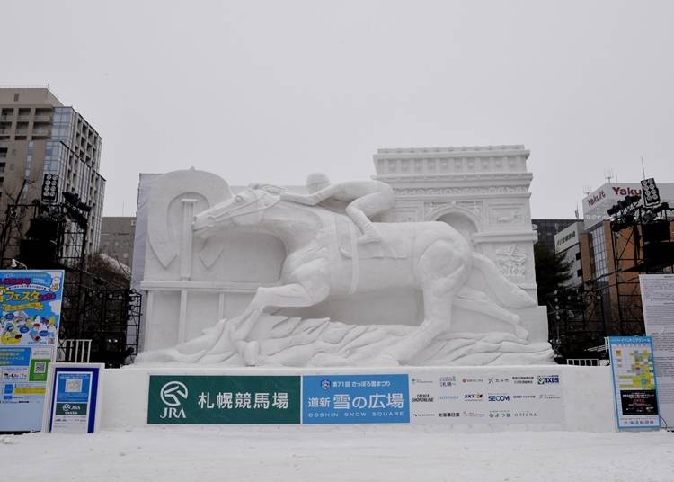 メインの大通会場の大雪像　©北海道新聞社