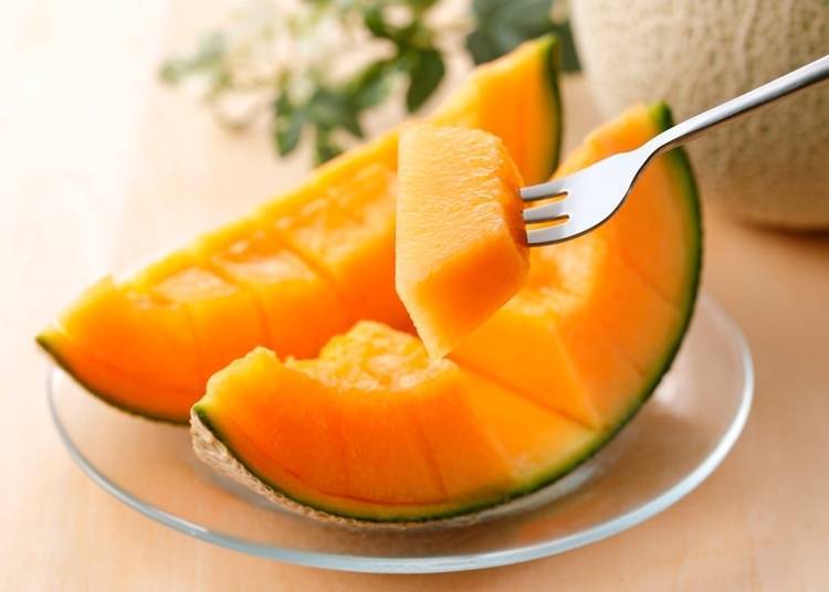 When is Hokkaido's melon season, and how can I determine the best time to enjoy my melons?