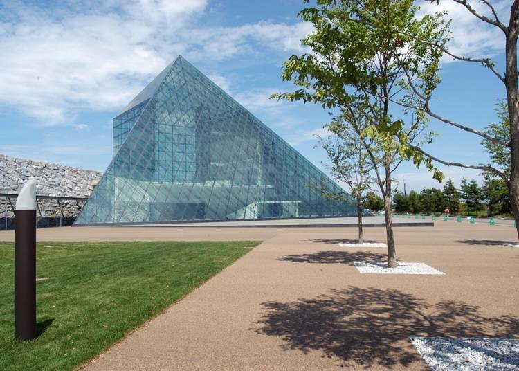 ガラスのピラミッドはモエレ沼公園のランドマーク的存在
