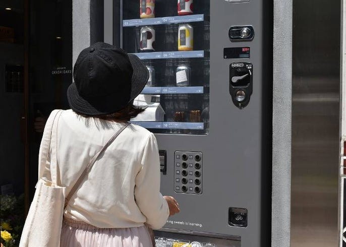 札幌にsnsで話題の ショートケーキ缶 の自販機が登場 販売初日に味わってきた Live Japan 日本の旅行 観光 体験ガイド