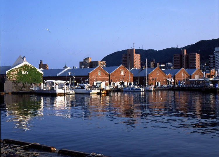 Kanemori Red Brick Warehouse and the scent of the tide (Image courtesy of Tourism Department, City of Hakodate)