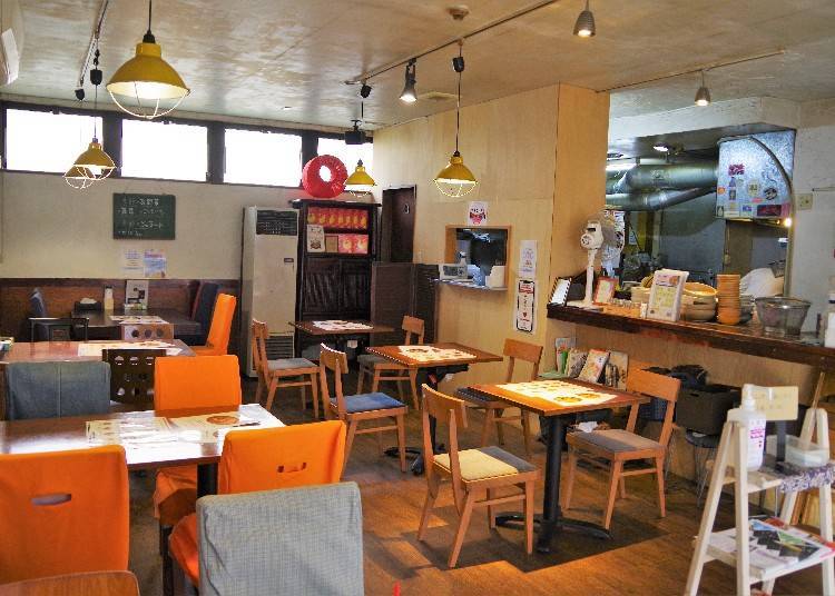 ▲The interior is a DIY job done by Ide himself at the time of opening. The bright and airy cafe-like atmosphere makes it easy to relax.
