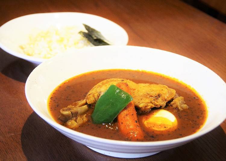▲The Hokkaido-Made Shiretoko Chicken and Vegetable Soup Curry - the best starter for first-timers!