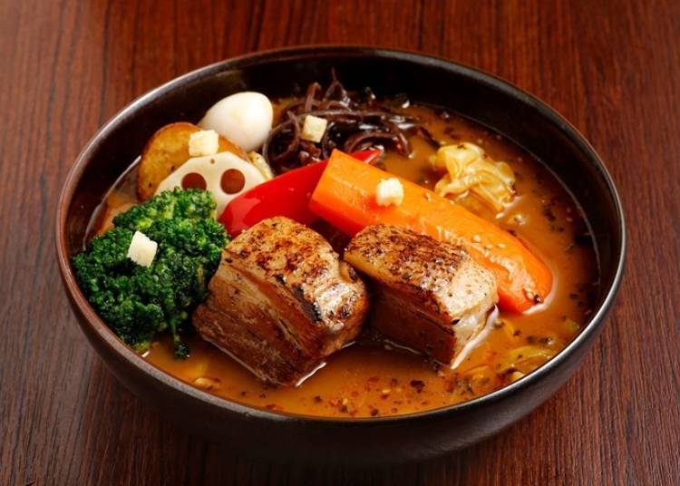 ▲The must-eat “Torotoro Aburi Roasted Stew” (1,250 yen). The 5-grain rice is Hokkaido-grown.
