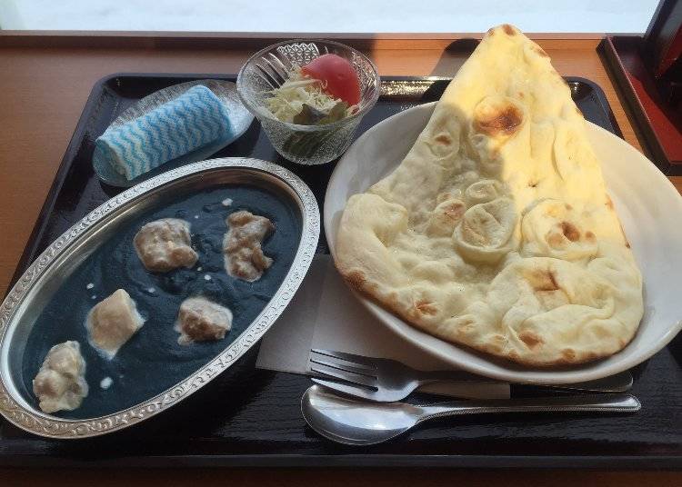 Mysterious deep blue curry (Photo courtesy of Dashi no Suke)