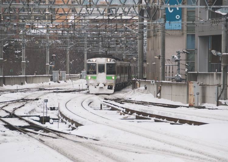 札幌まで快速列車で約40分