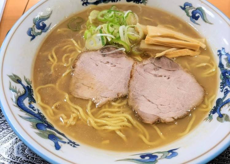 Wスープが特徴の極上の一杯