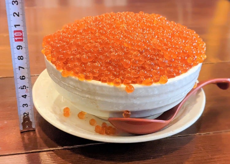 Hokkaido’s Tsukko Meshi - Piles of Premium Salmon Roe Shining Like Jewels!