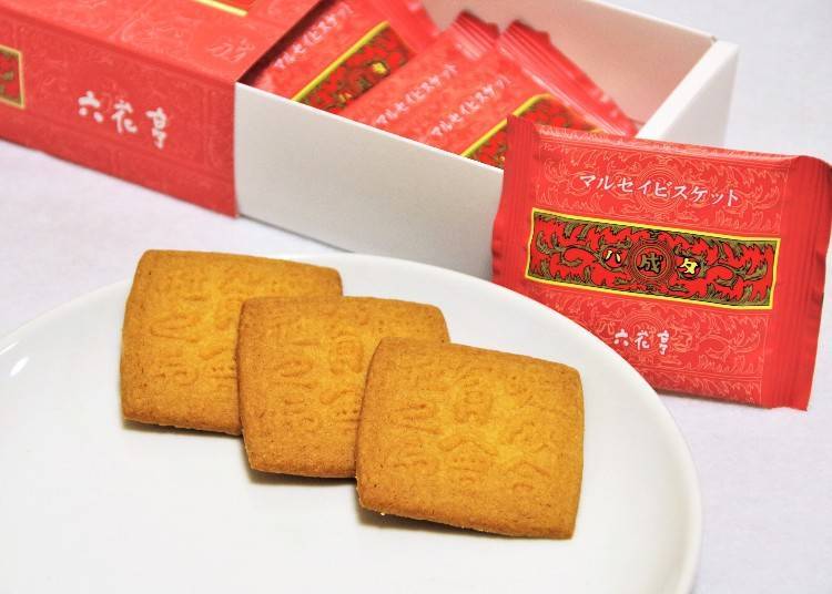 The imprint on the biscuits is the seal of the Banseisha company, where Rokkatei set up shop in the Tokachi region
