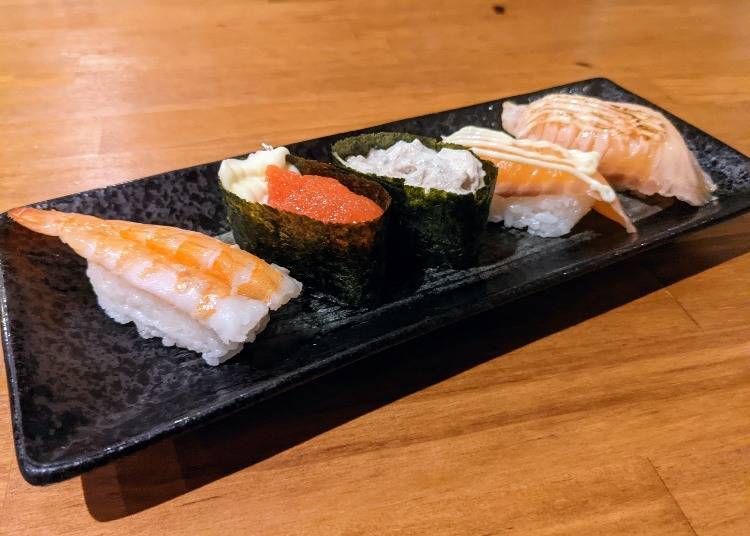 From the left, mushi-ebi (steamed shrimp), mentai mayo (pollack roe with mayo), tsuna mayo (tuna mayo), mayo saamon (salmon and mayo), teri mayo saamon (teriyaki salmon and mayo)