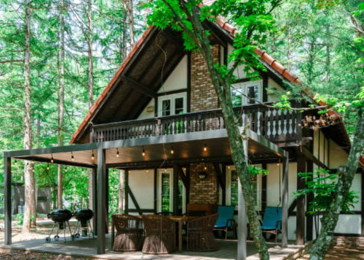An entire cottage to yourself in a spacious woodland where you can also enjoy a barbecue on the covered wooden deck (Photo courtesy of Glamping Resort Feriendorf)
