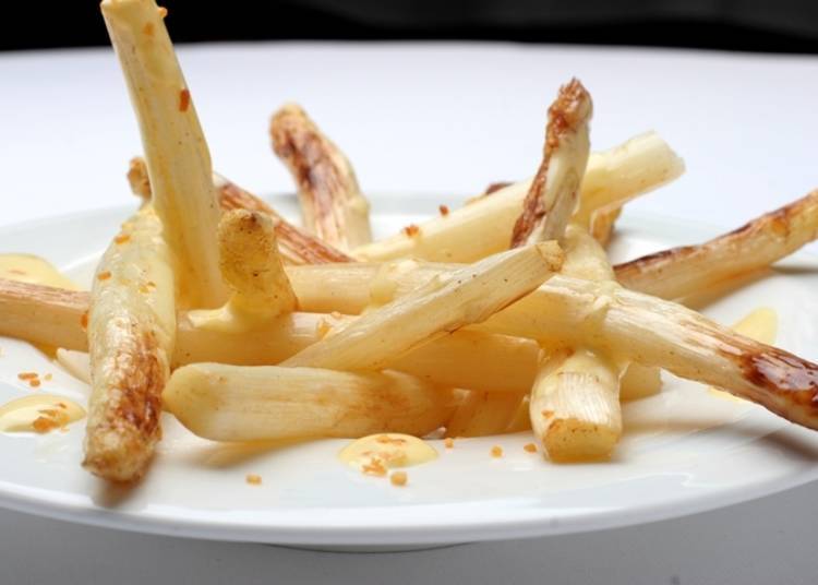 An example of one of their vegetable dishes with white asparagus (Photo: Maccarina)