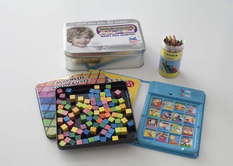 Board games, puzzles, children's books, and more for the kids (Photo courtesy of Kuranoya)