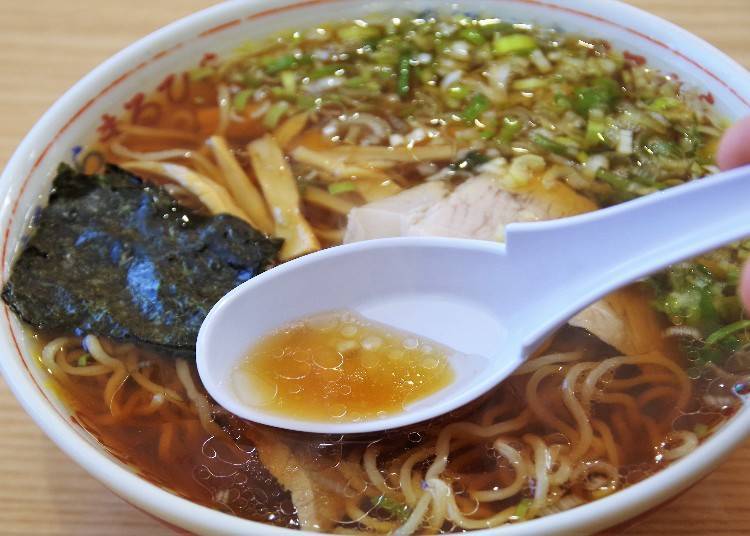 기름 양도 적당해 너무 텁텁하지 않고 깔끔한 뒷맛을 자랑한다.