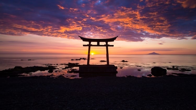 北海道にもあるの知ってる？絶景の海に建つ神秘的な鳥居5景