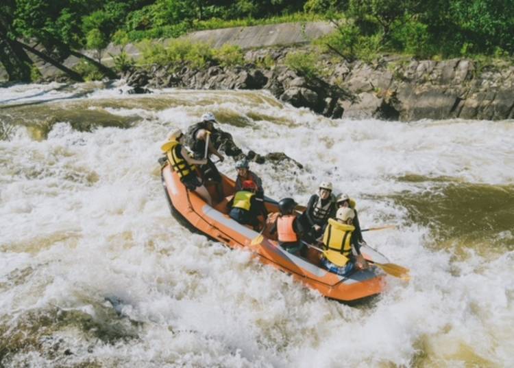 ▲An aggressive river rafting experience in Sapporo City! (Photo: Blue Marble Sapporo)