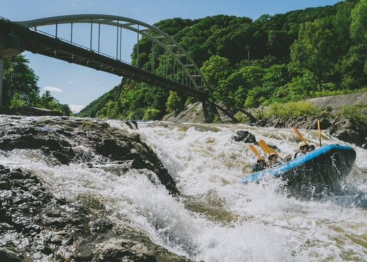 ▲Taking you down big drops, the rapids tour will have your heart racing! (Photo: Blue Marble Sapporo)