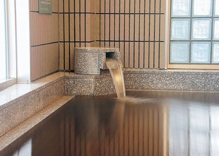 Enjoy a hot spring with water direct from the source (Photo: Fuji Hotel)