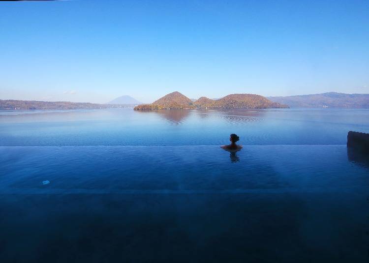 Open-air infinity bath (Photo: The Lake Suite Konosumika)