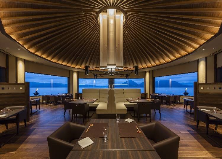 Water Terrace Dining at The Toya (Photo: The Lake Suite Konosumika)