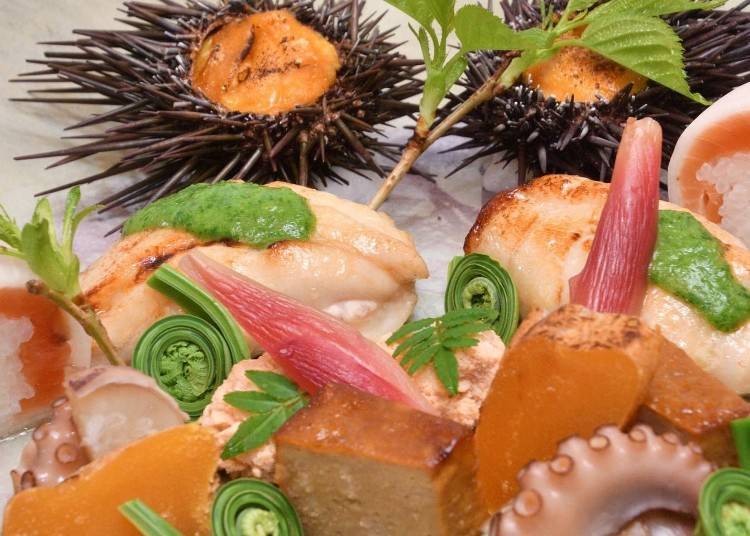 Savor the flavors of Hakodate with delicious dishes prepared by some of the best chefs! (Photo: Kappo Ryokan Wakamatsu)