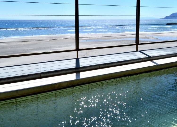 Open-air bath with an oceanfront view (Photo: Kappo Ryokan Wakamatsu)
