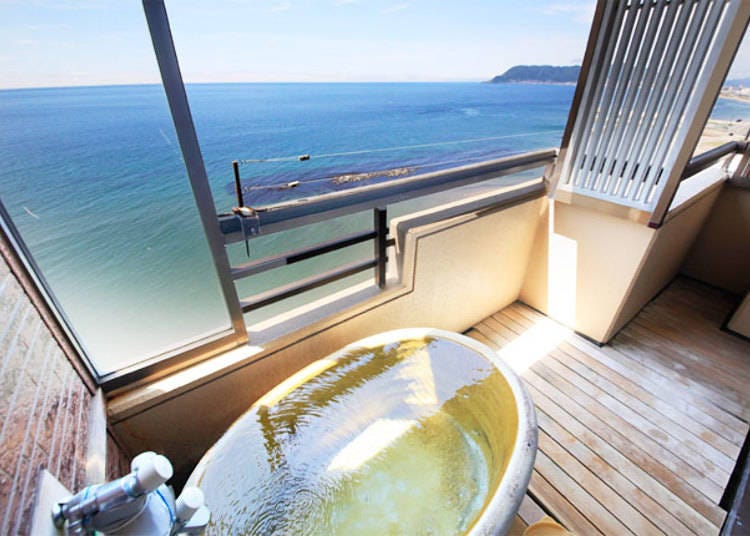 An amazing view from the guest room open-air bath (Photo: Toho Resort Co., Ltd.)