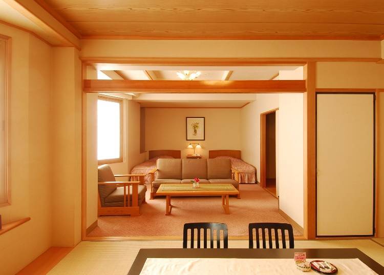 Relaxing Japanese-style room (Photo: Hanabishi Hotel)