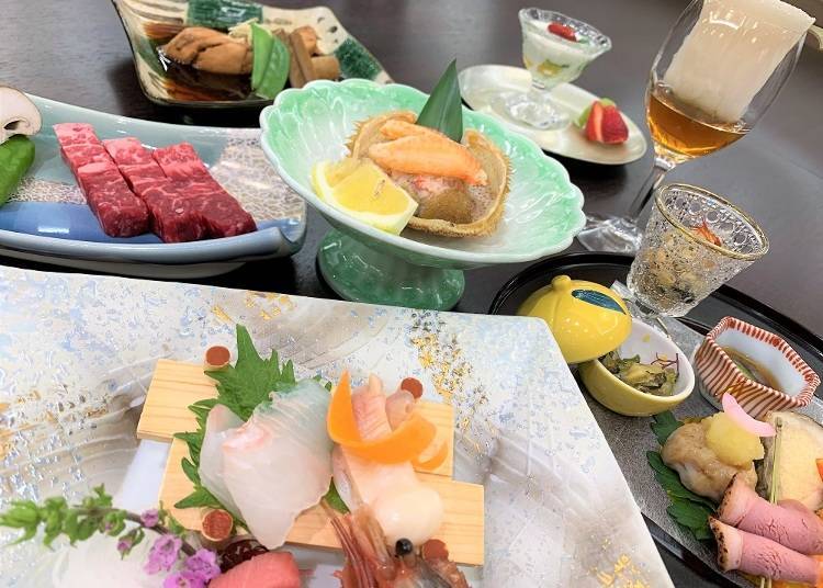 Delicious delicacies from the Hakodate countryside decorate the table (Photo: Hanabishi Hotel)
