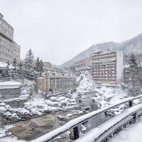 (Snowy Hot Spring Experience) Jozankei Onsen
(Photo: PIXTA)