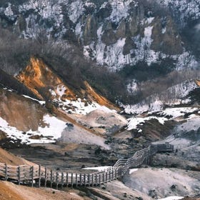 Noboribetsu & Lake Toya Tour from Sapporo
(Photo: Klook)