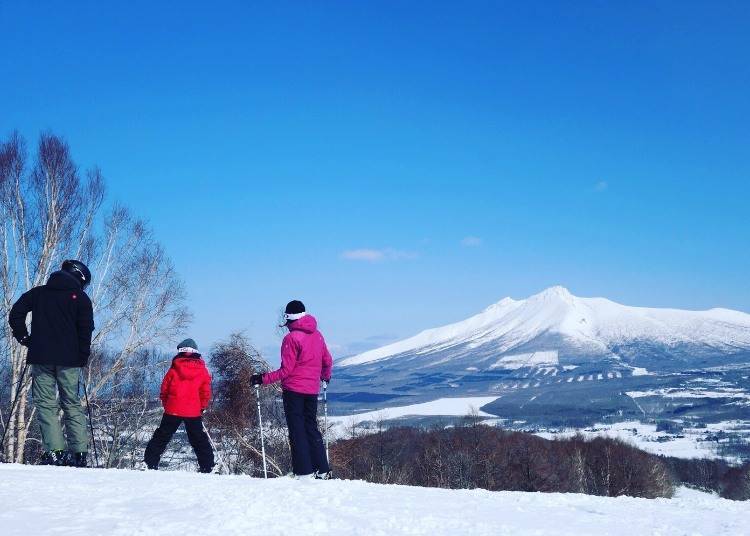The ski slopes and hotel are located in an area where with a view of southern Hokkaido's famous Mt. Komagatake (Image: Greenpia Onuma)
