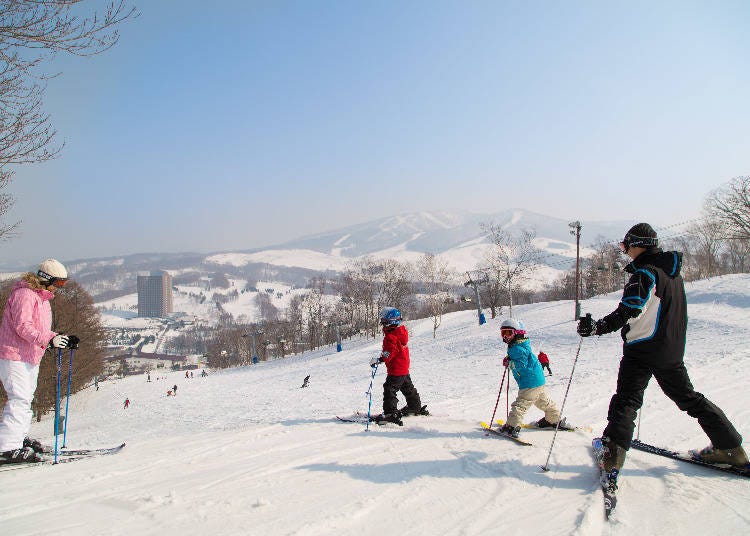 ▲享受粉雪滑雪，視野又好的滑雪場，新手、小朋友都能快樂玩雪（照片提供：留壽都度假酒店&會議中心）