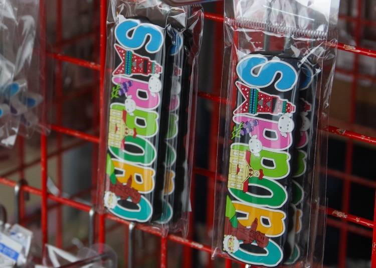 ▲商店販售了外國遊客喜愛的造型磁鐵
