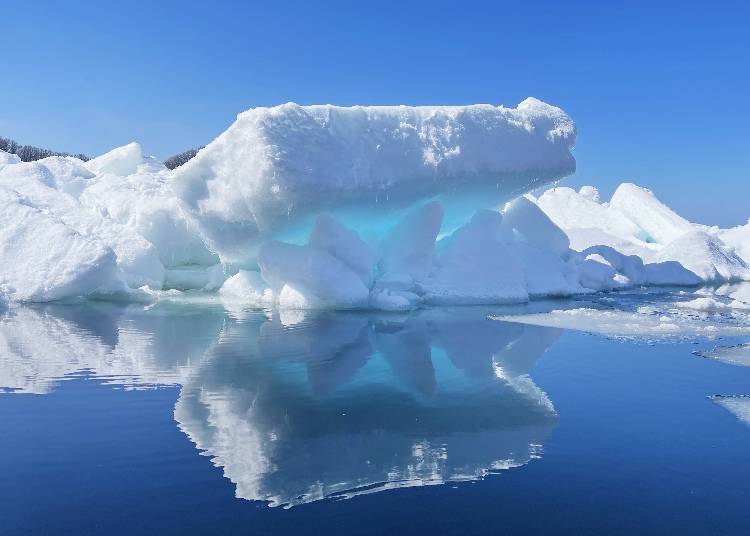 流冰冰層中間透出的青藍色又有「流冰藍」的美名｜照片由LAN《It’s Hokkaido 北海道・道東生活》所提供