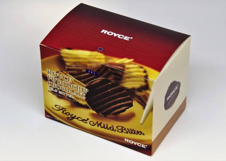 ▲ポテトチップチョコレート「マイルドビター」。箱の中にポテトチップスがつまった袋が入っています
