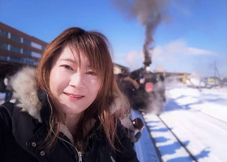 ▲Nobuka Kawashima reporting on the SL sightseeing train "Fuyu-no-Shitsugen”