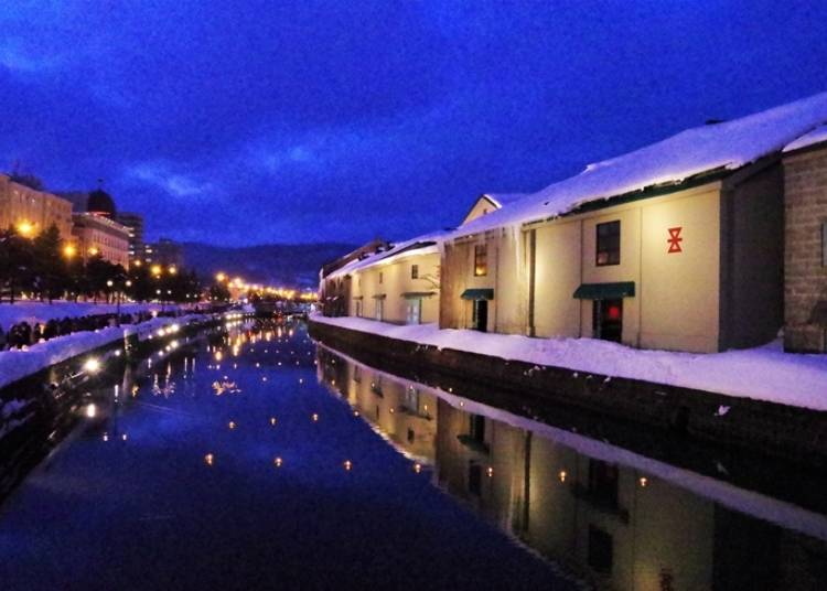 ▲小樽の旅行で絶対外せない有名撮影スポット「小樽運河」。真冬のイベント「小樽雪あかりの路」開催時の風景です