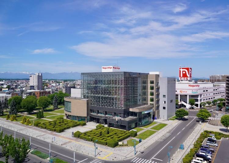 The area in front of Obihiro Station has some shopping complexes. (Photo: PIXTA)