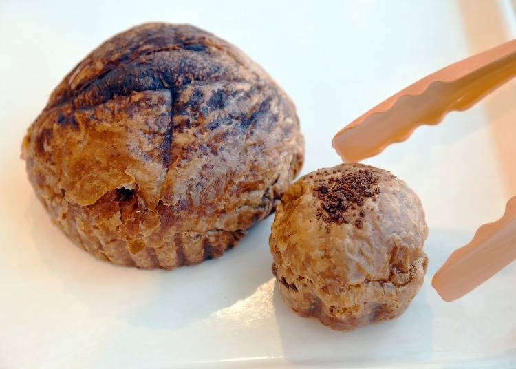 Jumbo Nama Chocolate Croissant Au Lait (pictured left / 1,296 yen)
