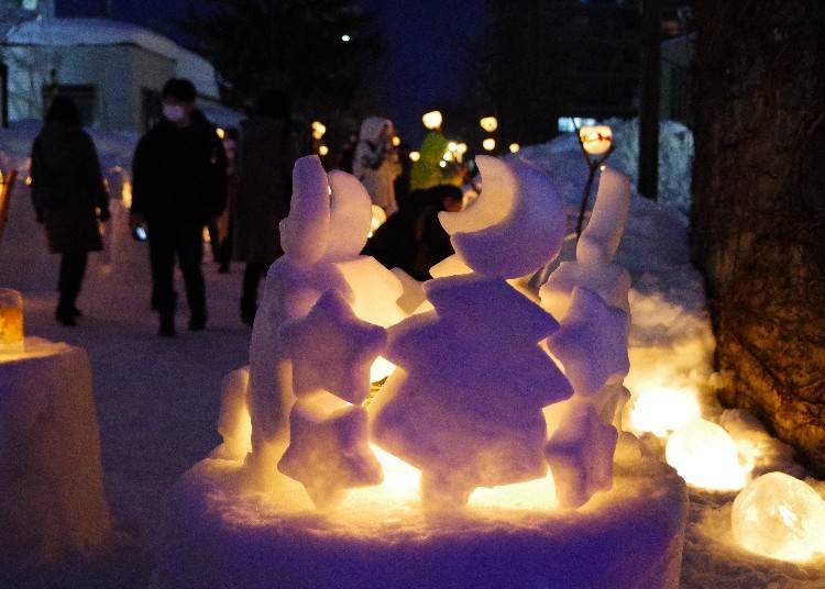 The Otaru Snow Light Path event radiates a heartwarming atmosphere.