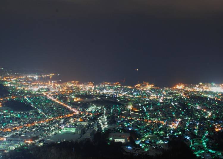 The Otaru night view is just stunning!