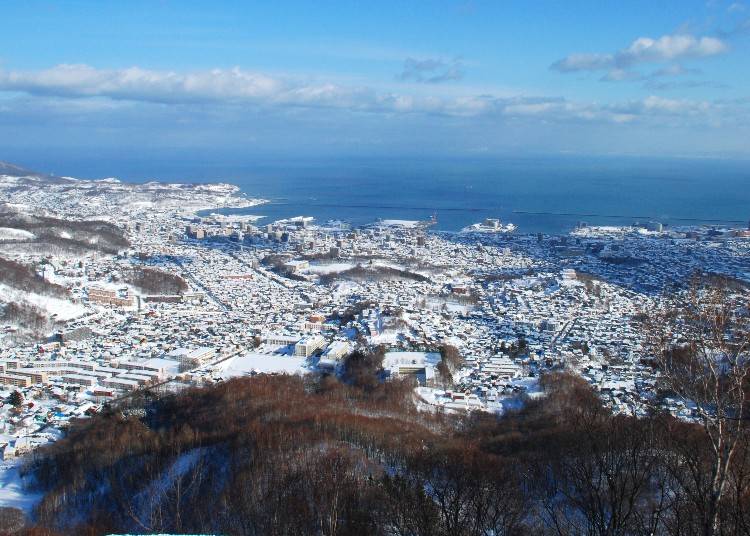 ▲小樽天狗山の山頂付近から眺めた小樽の街並