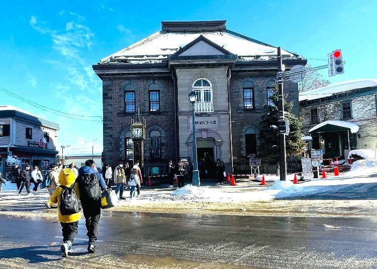 The Otaru Music Box Museum main building faces the Marchen Intersection at the southern end of Sakaimachi-dori shopping street.