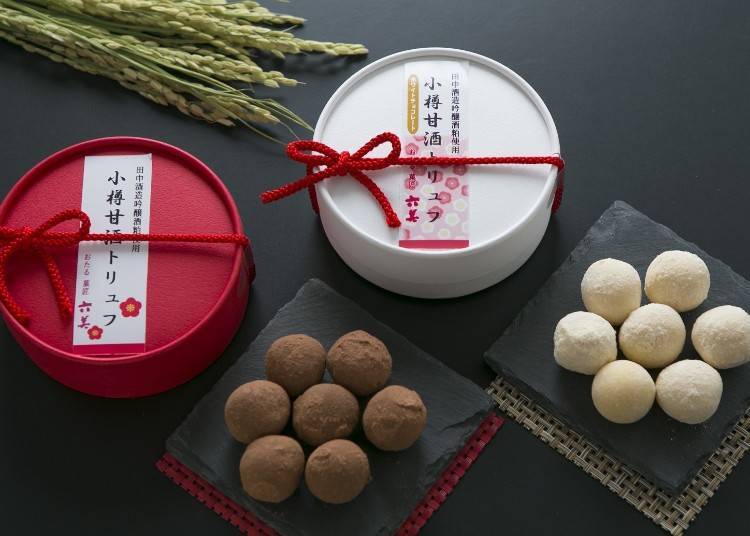 ▲'오타루 감주 트러플 초콜릿'. 빨간색 상자, 흰색 상자, 각각 1상자 7알(1알 10g) 1,200엔.