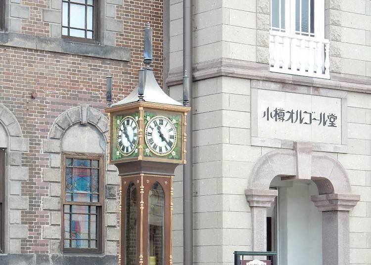 ▲店前面的蒸汽鐘非常知名，每15分鐘就會噴出蒸氣、奏響音樂