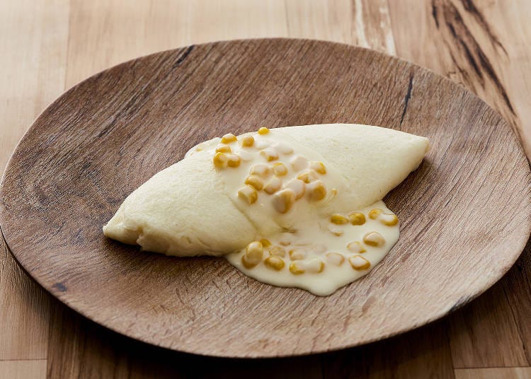 Omelet made with Komesuya eggs, topped with Hokkaido Tokibi corn white sauce.