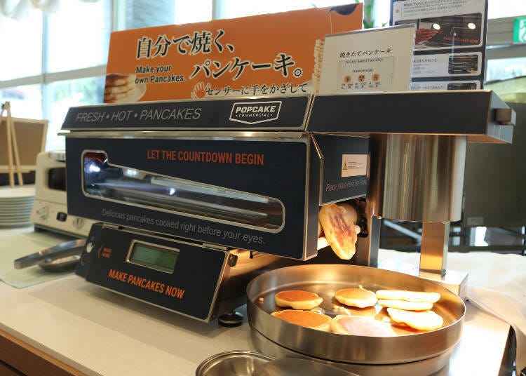 ▲只要伸手靠近感應器，就會自動製作的鬆餅機