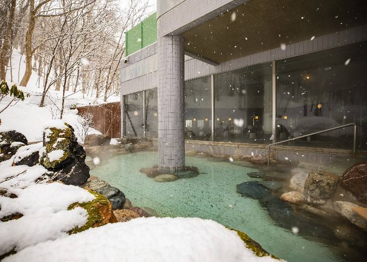 ▲在Otaru Asari Classe Hotel，可以一邊泡著露天浴池，一邊賞雪。